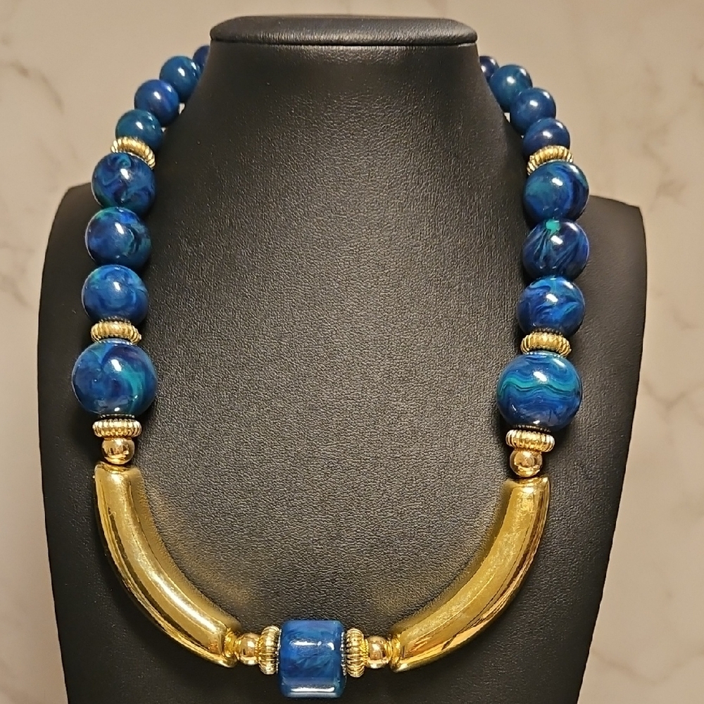 VINTAGE 80's Elegant Blue and Gold Beaded Necklace McM
